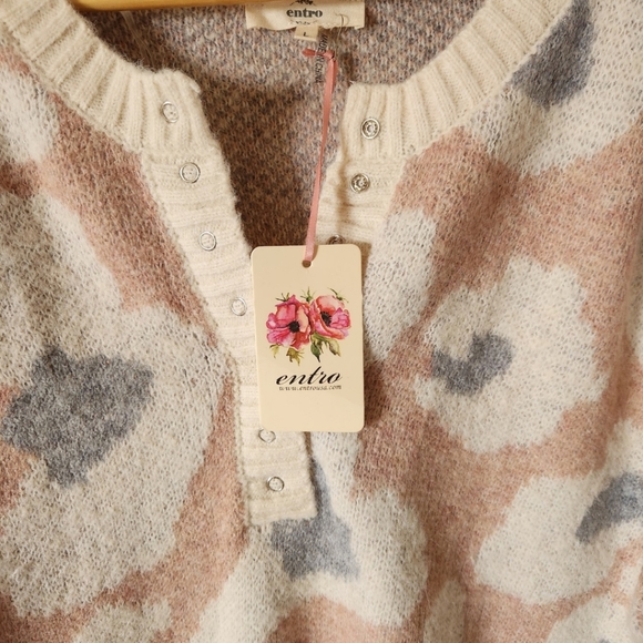 ENTRO BRAND NEW SWEATER WITH TAGS - Picture 3 of 5
